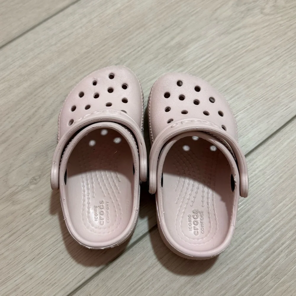 CROCS light pink